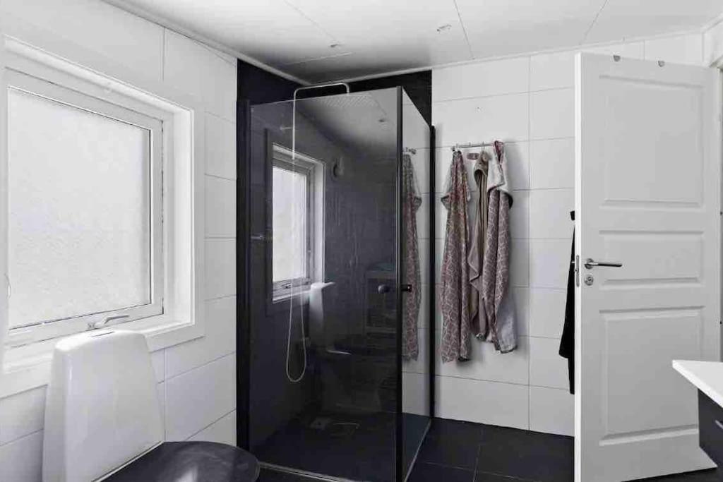 Mysigt Hus Med Natur & Jacuzzi I Olofstorp ヨーテボリ エクステリア 写真