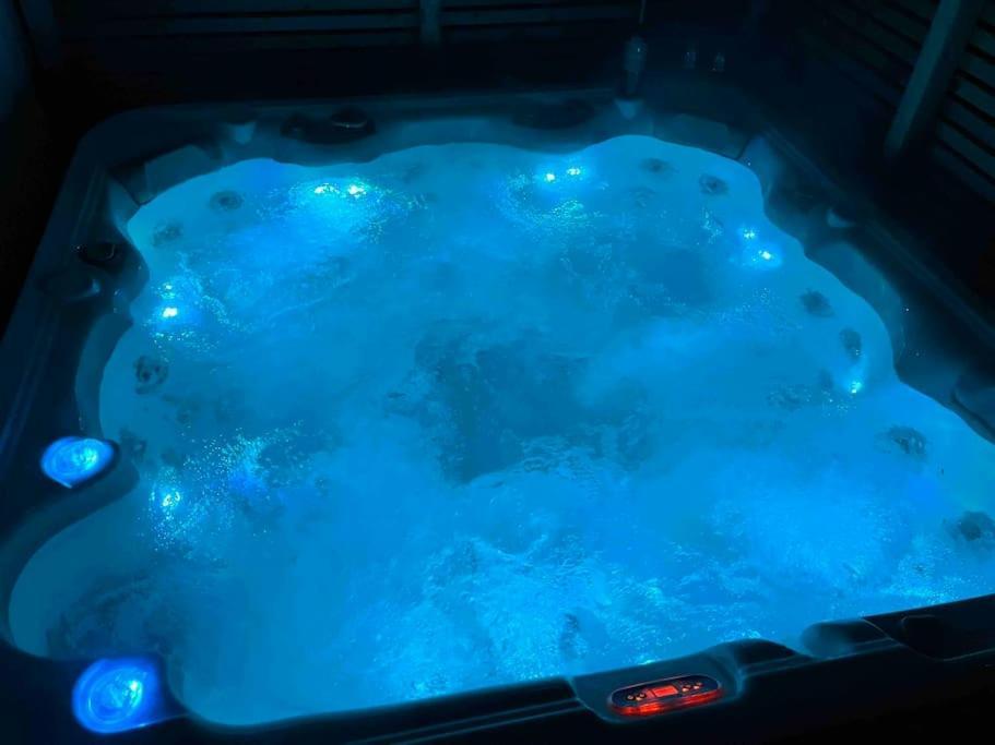 Mysigt Hus Med Natur & Jacuzzi I Olofstorp ヨーテボリ エクステリア 写真
