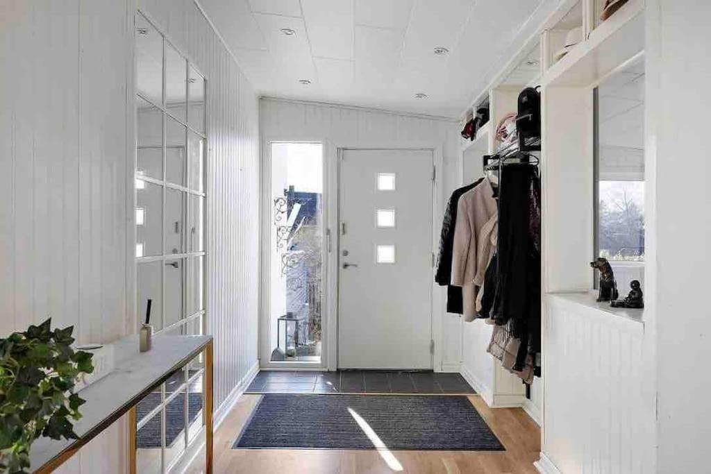 Mysigt Hus Med Natur & Jacuzzi I Olofstorp ヨーテボリ エクステリア 写真