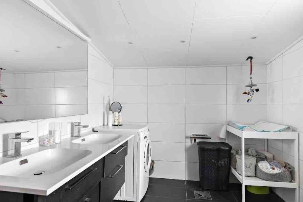 Mysigt Hus Med Natur & Jacuzzi I Olofstorp ヨーテボリ エクステリア 写真